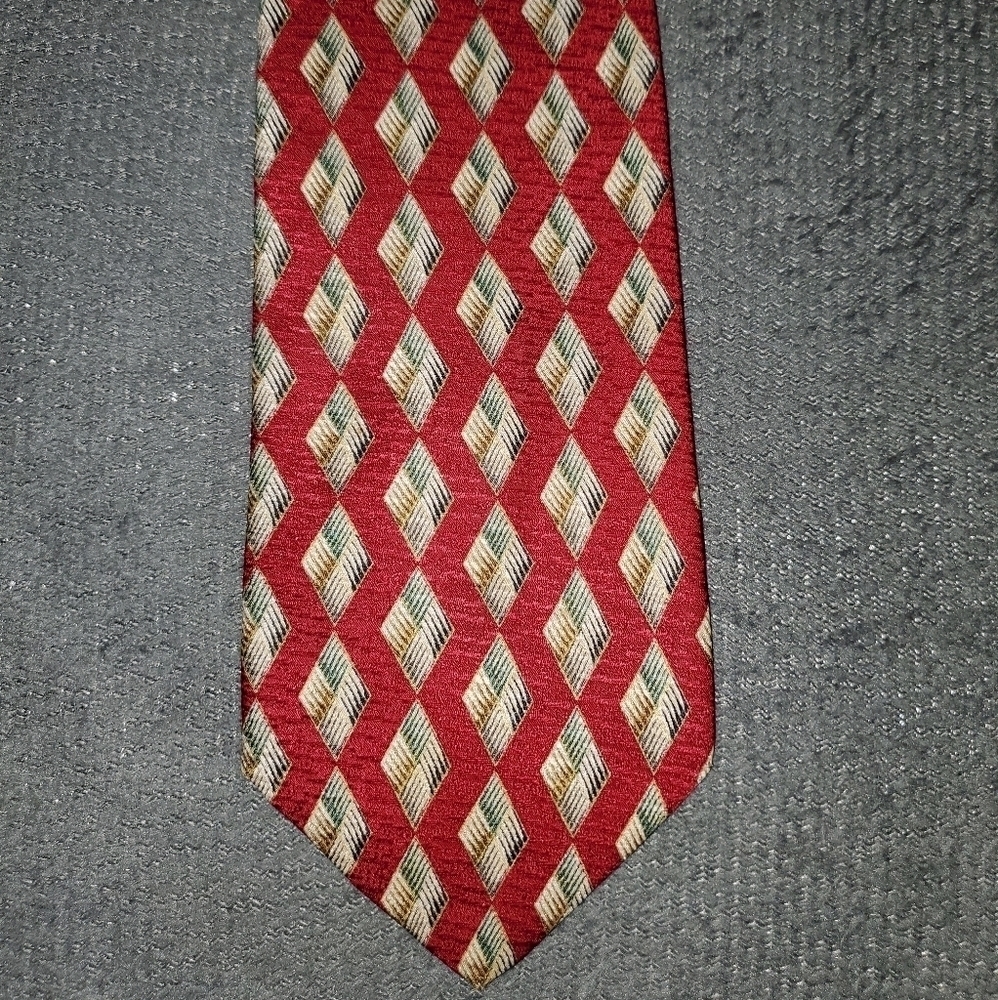 𝅺RED TIE WITH DIAMOND PATTERN NEW